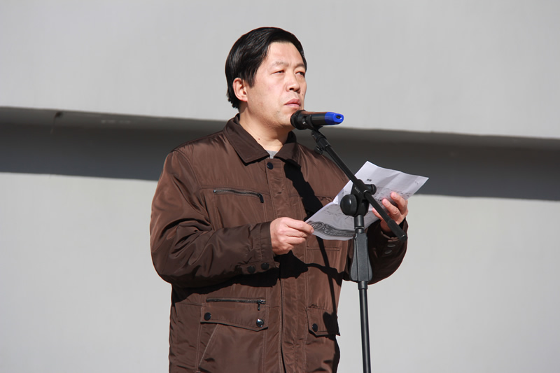 走进一中 一中新闻          校长 牛学军 老师们,同学们: 大家上午好