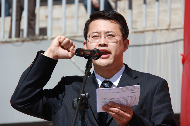 牛学军校长,张东兵副校长,周文胜副书记和教务处主任赵国民,德育处