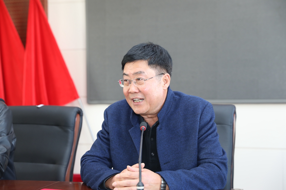 走进一中 一中新闻随后,牛学军发表了热情洋溢的讲话,代表学校对老